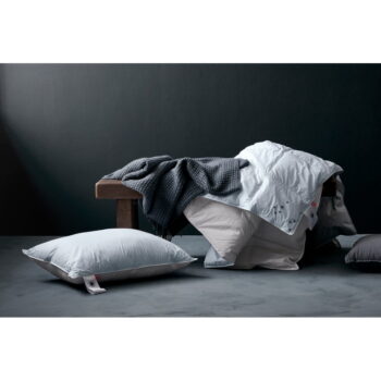 Vankúš s páperovou výplňou 40x80 cm Neptune High – Universe of Sleeping - Image 4