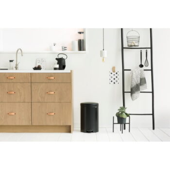Matne čierny nášľapný oceľový odpadkový kôš 30 l NewIcon – Brabantia - Image 2