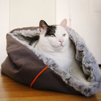 Sivý pelech pre domáceho miláčika ø 33 cm Snuggle Bed 3in1 Husky Grey S – P.L.A.Y. - Image 4