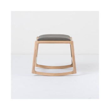 Podnožka s konštrukciou z masívneho dubového dreva so sivým koženým detailom Gazzda Dedo – Obrázok 4