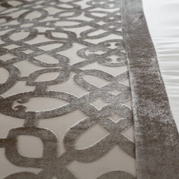 Béžovo-krémové zamatové obliečky na dvojlôžko 200x200 cm Lattice Cut - Catherine Lansfield - Image 4