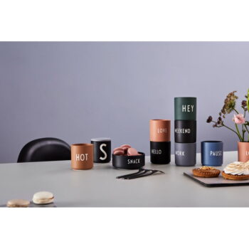 Čierny porcelánový hrnček 300 ml Hello – Design Letters - Image 3