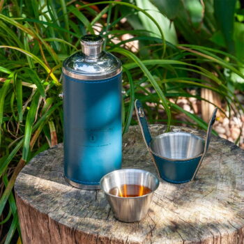 Tmavomodrá súprava ploskačky a štamperlíkov 3 ks z nehrdzavejúcej ocele 220 ml Spirit of Adventure – Rex London - Image 5