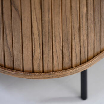 Hnedá nízka komoda v dekore duba s posuvnými dverami 140x76 cm Nola – Unique Furniture – Obrázok 8