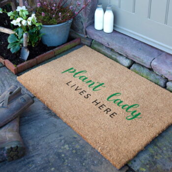 Rohožka z kokosového vlákna 40x60 cm Plant Lady Lives Here – Artsy Doormats – Obrázok 7