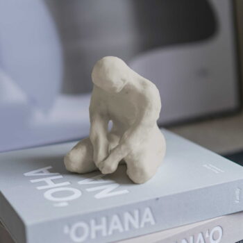 Soška z polyresínu (výška  15 cm) Meditating Man – Mette Ditmer Denmark - Image 2
