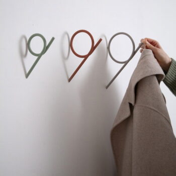 Kovový nástenný vešiak v tehlovej farbe Tuba – Spinder Design – Obrázok 2