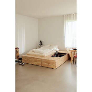 Dvojlôžková posteľ z borovicového dreva s úložným priestorom s roštom v prírodnej farbe 140x200 cm Basement Bed – Karup Design - Image 9