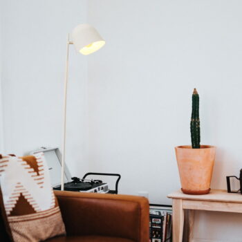 Biela stojacia lampa SULION Paris, výška 150 cm - Image 3