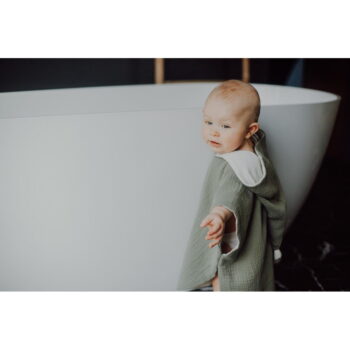 Kaki mušelínové detské pončo veľkosť M – Malomi Kids - Image 11