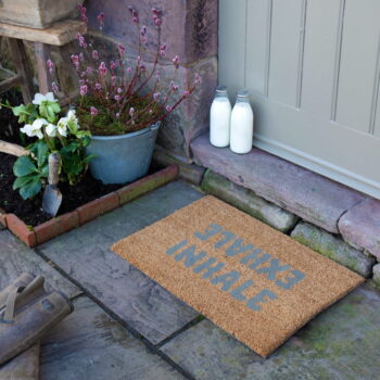 Rohožka z kokosového vlákna 40x60 cm Inhale Exhale – Artsy Doormats - Image 7