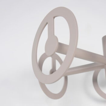 Sivo-béžový kovový vešiak Circle – Spinder Design – Obrázok 5