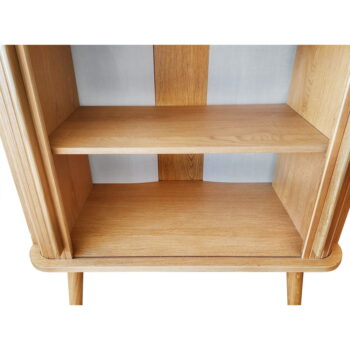 Vysoká komoda v dekore duba s posuvnými dverami v prírodnej farbe 83x95 cm Rove – Woodman – Obrázok 9