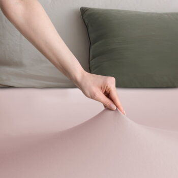Svetlofialová elastická plachta DecoKing Amber Collection, 120-140 × 200 cm - Image 3