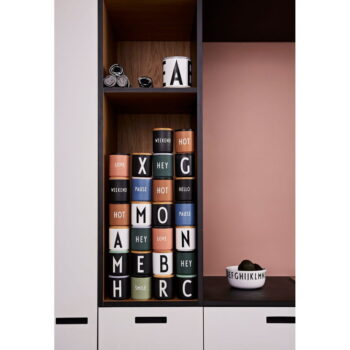 Čierny porcelánový hrnček 300 ml Hello – Design Letters - Image 5