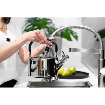 Lesklá antikoro varná konvica s piestom Vialli Design Diamante, 1,5 l - Image 4