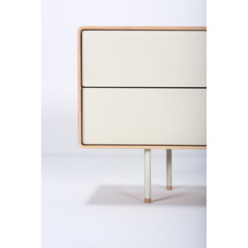 TV stolík z dubového dreva v bielo-prírodnej farbe 150x64 cm Fina – Gazzda – Obrázok 11