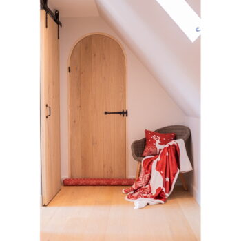 Červená deka s vianočným motívom s baránkom 130x150 cm – Tiseco Home Studio - Image 3