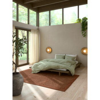 Hnedá dvojlôžková posteľ z borovicového dreva s roštom 180x200 cm Japan – Karup Design - Image 2