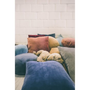 Tmavomodrý dekoratívny vankúš z mikrovlákna Tiseco Home Studio Marshmallow, ø 40 cm - Image 2