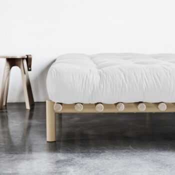 Dvojlôžková posteľ z borovicového dreva s roštom 180x200 cm Pace – Karup Design – Obrázok 3