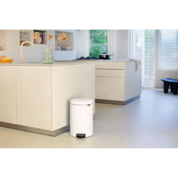 Biely nášľapný oceľový odpadkový kôš 20 l NewIcon – Brabantia - Image 8