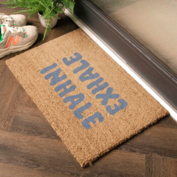 Rohožka z kokosového vlákna 40x60 cm Inhale Exhale – Artsy Doormats - Image 4