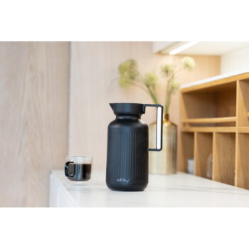 Matne čierna termoska 1 l Lungo – Vialli Design - Image 4