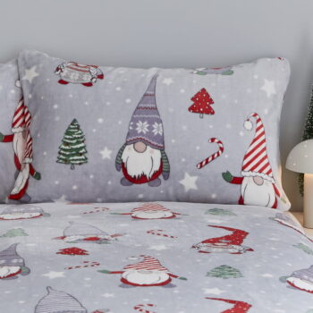 Sivé obliečky na dvojlôžko z mikroplyšu 200x200 cm Festive Gnomes – Catherine Lansfield - Image 2