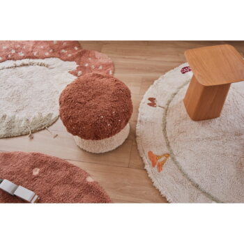 Detský puf v krémovo-tehlovej farbe Boletus – Lorena Canals - Image 3