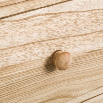 Nočný stolík z exotického dreva v prírodnej farbe Natural Way - Casa Selección - Image 4