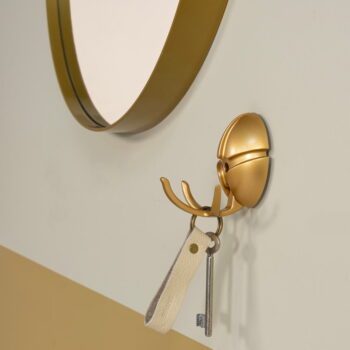 Nástenný háčik v zlatej farbe Tick – Spinder Design – Obrázok 4