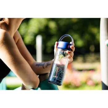 Sklenená fľaša v mentolovej farbe 350 ml Fuori – Vialli Design - Image 2