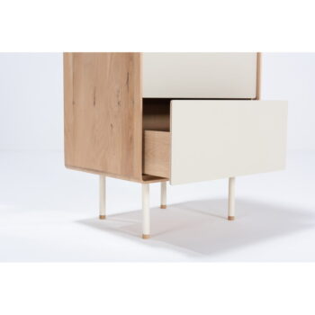 Vysoká komoda z dubového dreva v bielo-prírodnej farbe 60x100 cm Fina – Gazzda – Obrázok 5