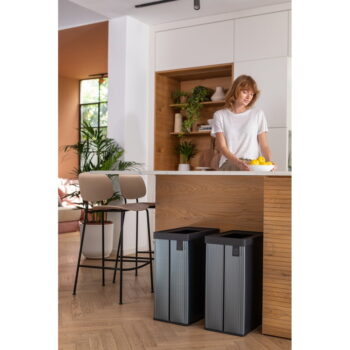 Modrý odpadkový kôš na triedený odpad z recyklovaného plastu 54 l Verto Recycle – Curver - Image 2