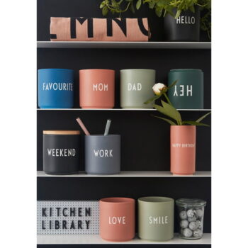 Čierny porcelánový hrnček 300 ml Hello – Design Letters - Image 4