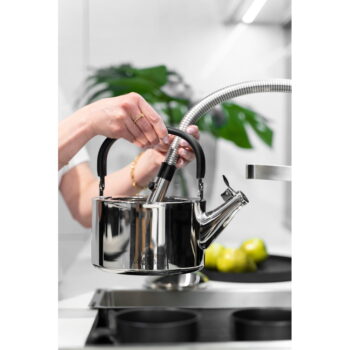 Lesklá antikoro varná konvica s piestom Vialli Design Diamante, 1,5 l - Image 3