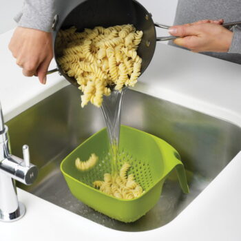 Veľké zelené kubické cedidlo Joseph Joseph Square Colander - Image 3