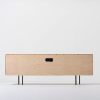 TV stolík z dubového dreva v čierno-prírodnej farbe 180x64 cm Fina – Gazzda – Obrázok 3