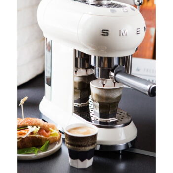 Biely kávovar Retro Style – SMEG - Image 4
