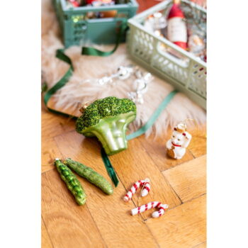 Sklenená vianočná ozdoba Broccoli – Sass & Belle - Image 6