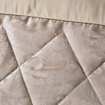 Béžový damaškový prešívaný pléd 240x260 cm Damask Jacquard – Catherine Lansfield - Image 4