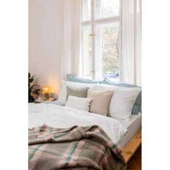 Biele predĺžené obliečky na dvojlôžko z mikrosaténu 200x220 cm Basic – Bonami Essentials - Image 4