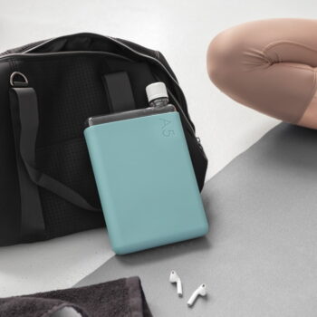 Tyrkysovomodré silikonové puzdro na ploskú fľašu Memobottle A5 Sleeve - Image 4