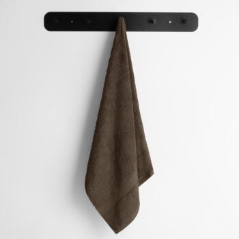 Tmavohnedá osuška DecoKing Bamby, 70 × 140 cm - Image 3