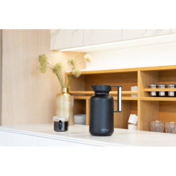 Matne čierna termoska 1 l Lungo – Vialli Design - Image 7
