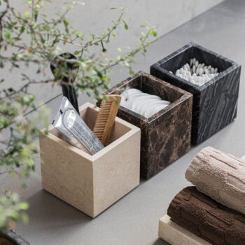 Tmavohnedý mramorový kúpeľňový organizér na vatové tampony Marble – Mette Ditmer Denmark - Image 3