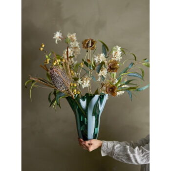 Zelená sklenená ručne vyrobená váza (výška 32 cm) Lettice – Bloomingville - Image 3