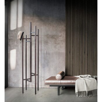 Sivý vešiak Woodman Eigen – Obrázok 6