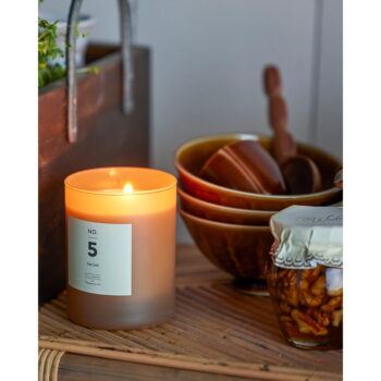 Vonná  sviečka doba horenia 50 h No. 5 Sea Salt – ILLUME x Bloomingville - Image 5